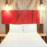 Ibis Hotel 3*